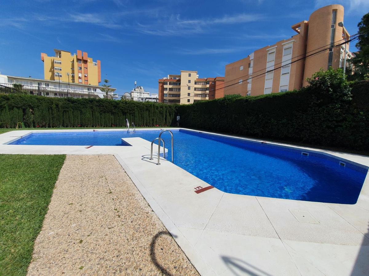 Acogedor En La Carihuela Con Plaza De Garaje Garantizada! Sol Montemar Apartment Торемолинос Екстериор снимка