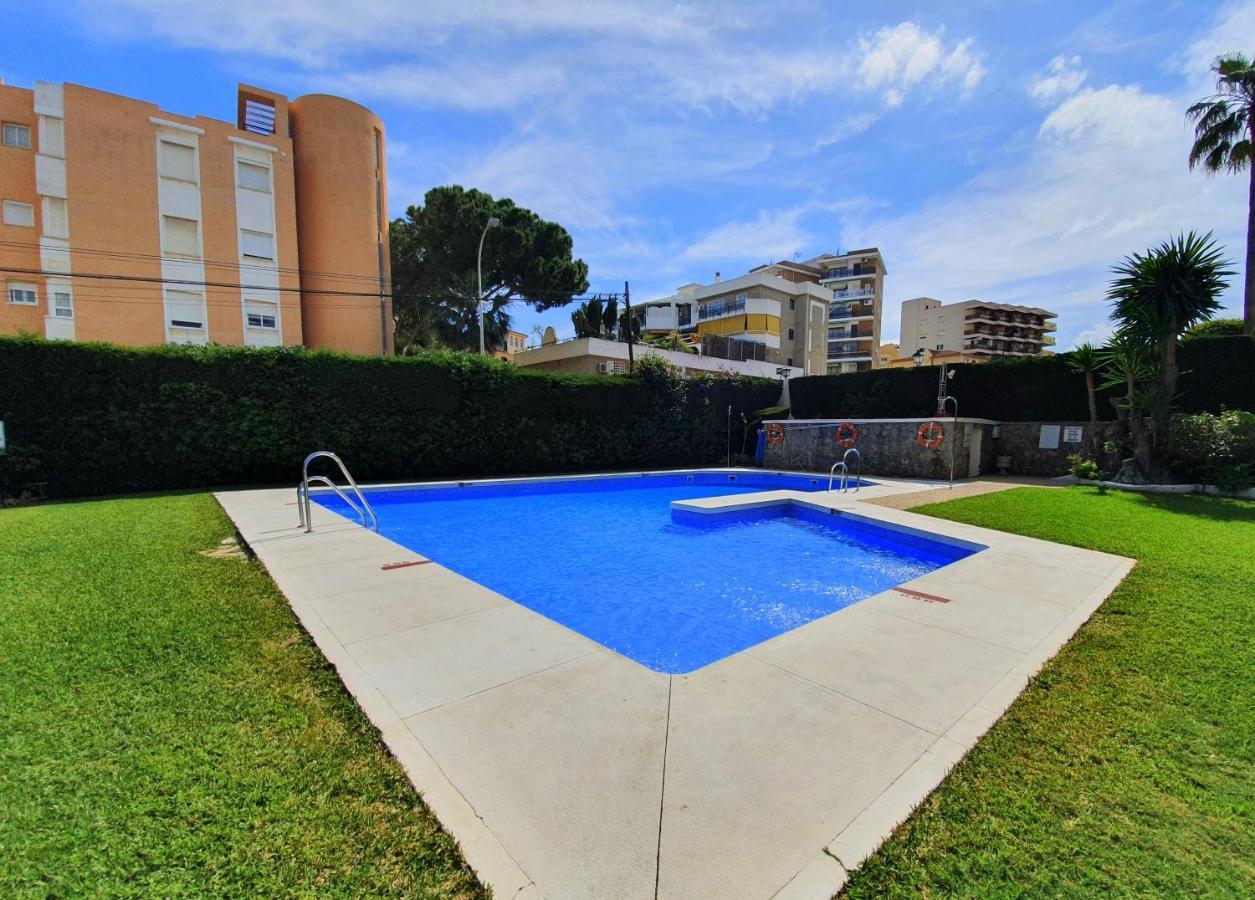 Acogedor En La Carihuela Con Plaza De Garaje Garantizada! Sol Montemar Apartment Торемолинос Екстериор снимка
