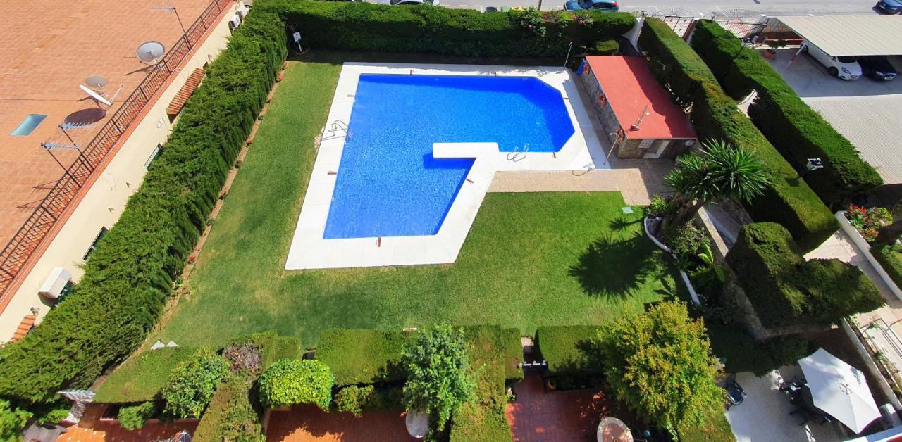 Acogedor En La Carihuela Con Plaza De Garaje Garantizada! Sol Montemar Apartment Торемолинос Екстериор снимка